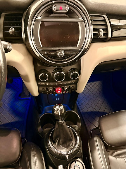 MINI Cooper 13 of 18