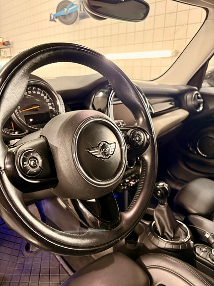 MINI Cooper 15 of 18