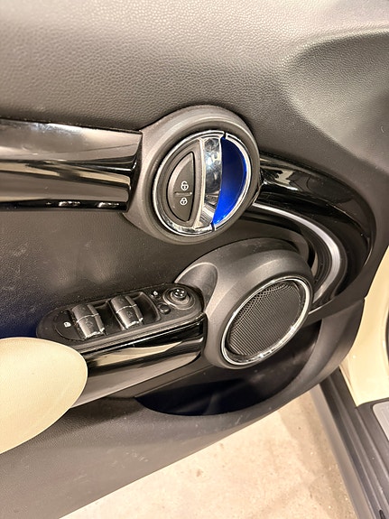 MINI Cooper 8 of 18