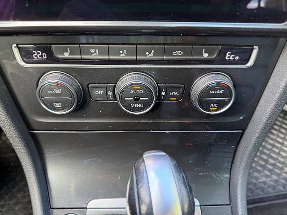 Volkswagen e-Golf VII 14 of 30