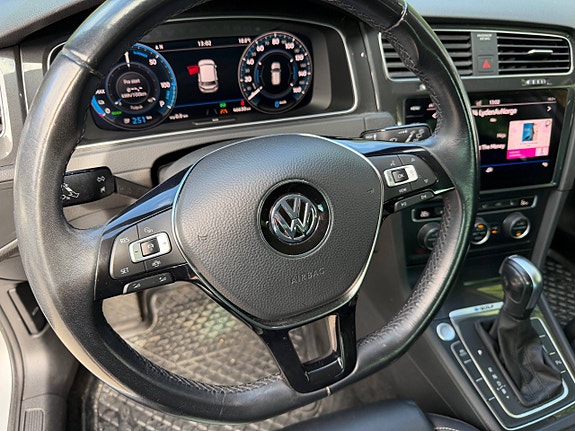 Volkswagen e-Golf VII 15 of 30