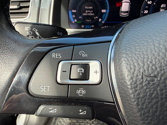 Volkswagen e-Golf VII 19 of 30