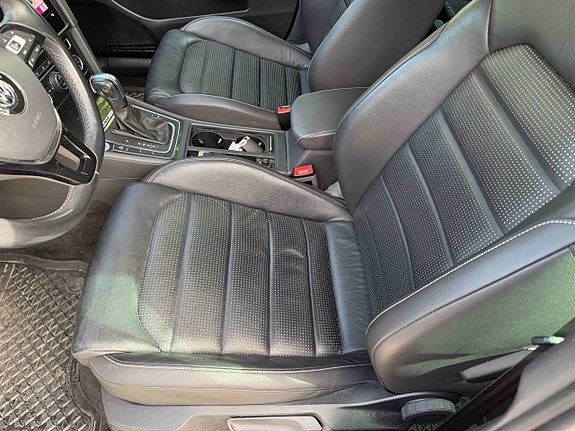Volkswagen e-Golf VII 16 of 30