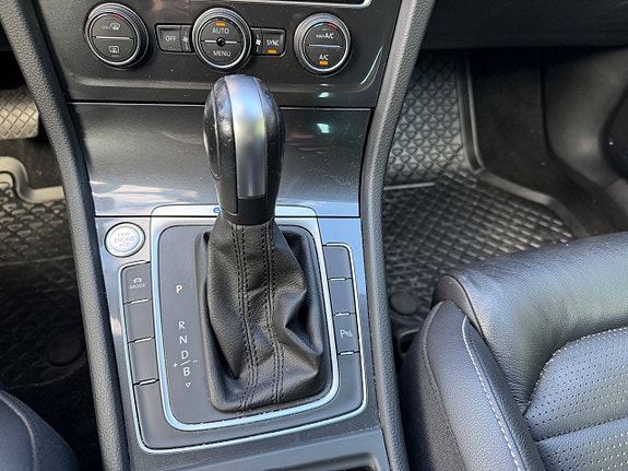 Volkswagen e-Golf VII 11 of 30