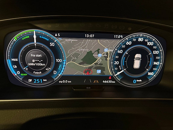Volkswagen e-Golf VII 22 of 30