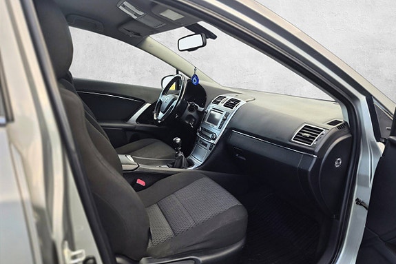 Toyota Avensis 19 of 30