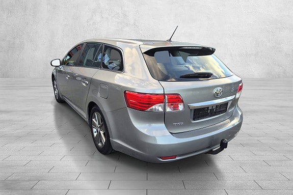 Toyota Avensis 9 of 30