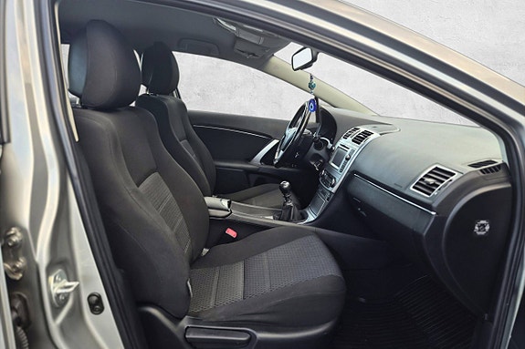 Toyota Avensis 18 of 30