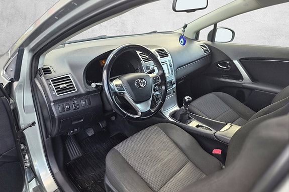 Toyota Avensis 17 of 30