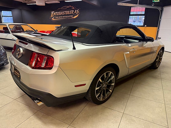Ford Mustang 15 of 30