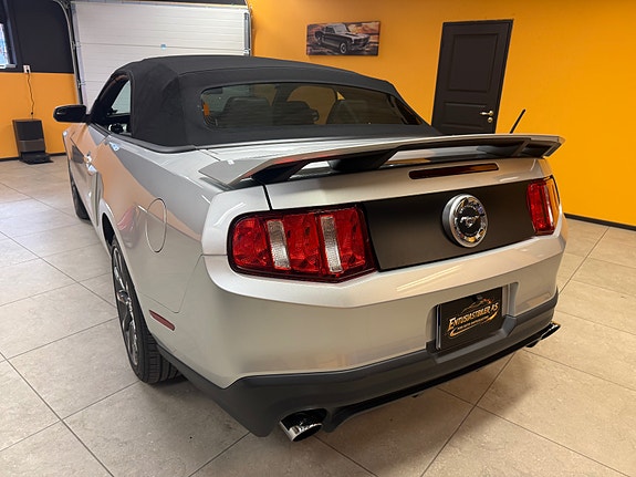 Ford Mustang 14 of 30