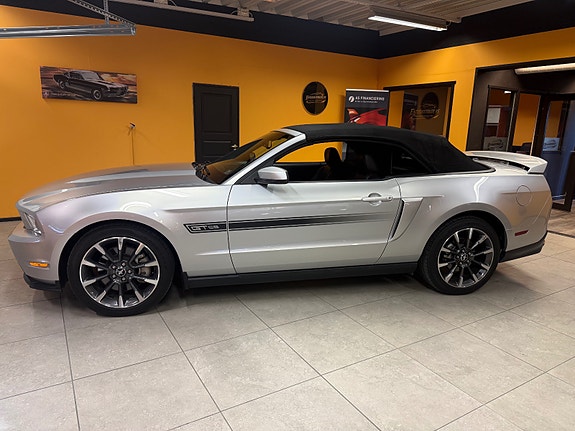 Ford Mustang 13 of 30