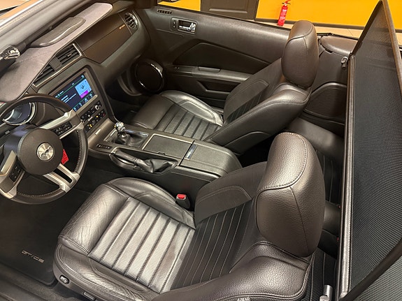 Ford Mustang 26 of 30