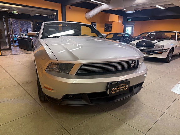 Ford Mustang 2 of 30