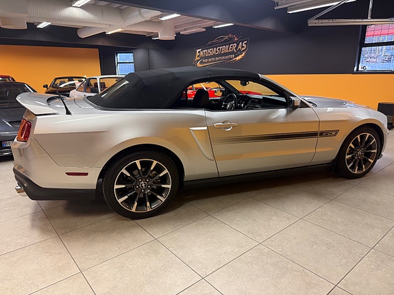 Ford Mustang 16 of 30