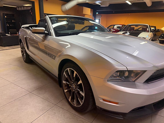 Ford Mustang 3 of 30