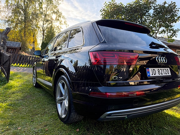 Audi Q7 4 of 30
