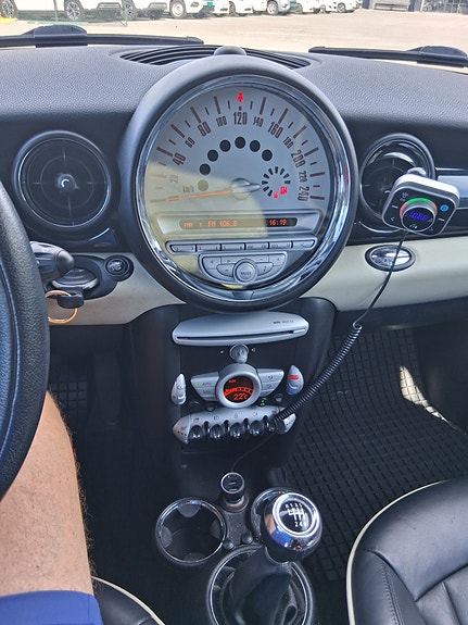 MINI Cooper 8 of 10