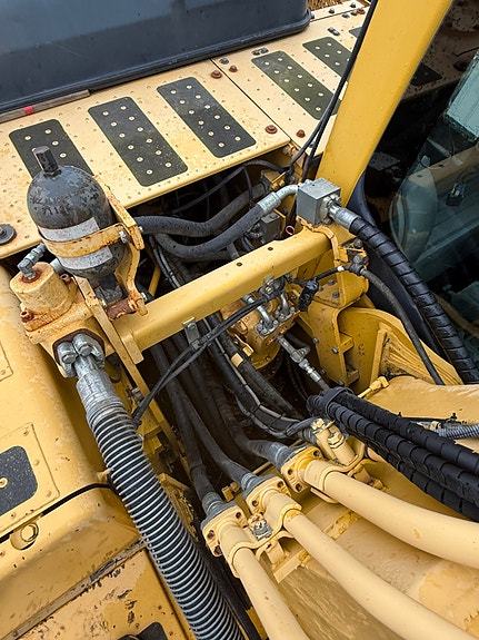 Komatsu PC240LC8 29 of 30