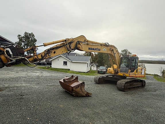 Komatsu PC240LC8 27 of 30
