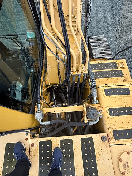 Komatsu PC240LC8 30 of 30