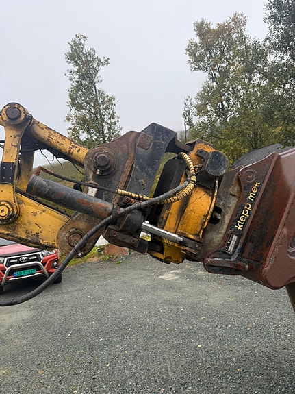 Komatsu PC240LC8 20 of 30