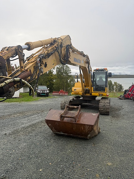 Komatsu PC240LC8 26 of 30