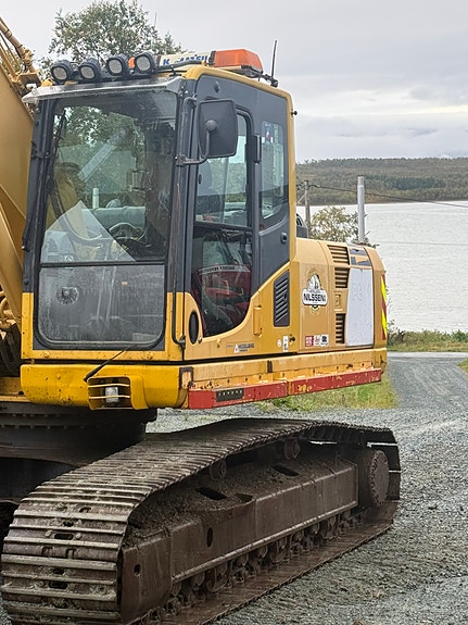 Komatsu PC240LC8 25 of 30