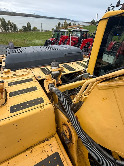 Komatsu PC240LC8 28 of 30