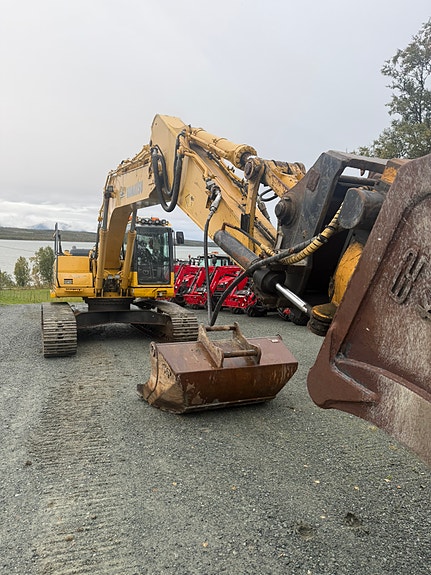 Komatsu PC240LC8 24 of 30
