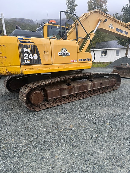 Komatsu PC240LC8 4 of 30