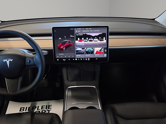 Tesla Model Y 21 of 30