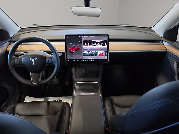 Tesla Model Y 20 of 30