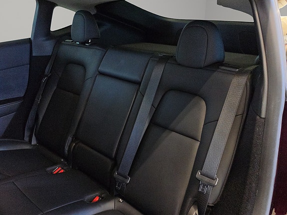 Tesla Model Y 18 of 30