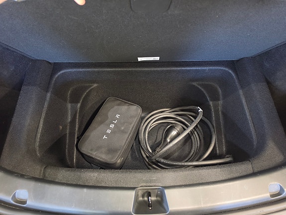 Tesla Model Y 11 of 30