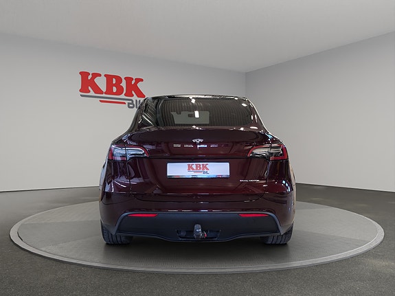 Tesla Model Y 9 of 30