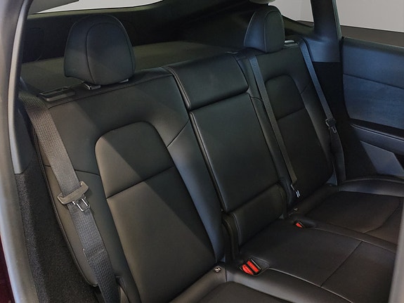 Tesla Model Y 19 of 30