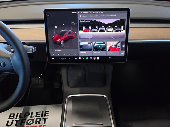 Tesla Model Y 22 of 30