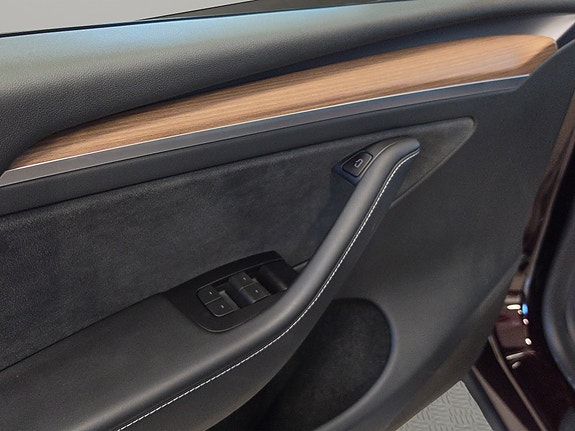 Tesla Model Y 15 of 30