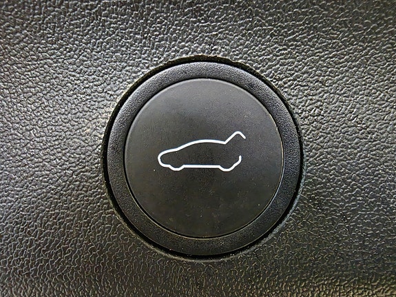 Tesla Model Y 13 of 30