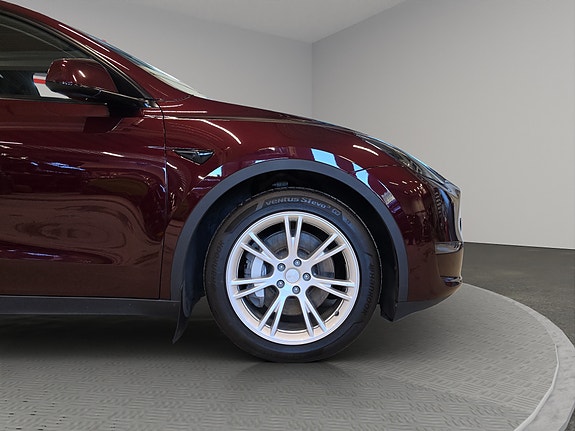 Tesla Model Y 3 of 30