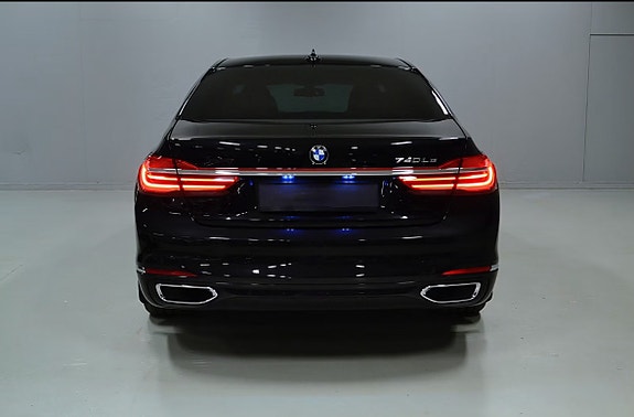 BMW 740Le 7 of 30