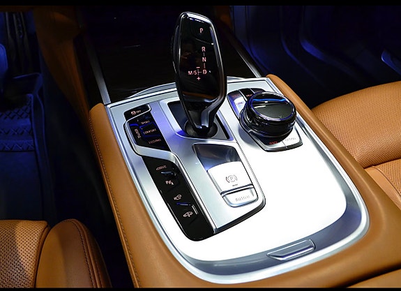 BMW 740Le 24 of 30