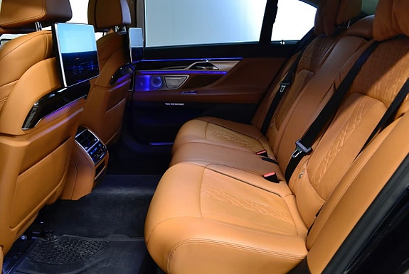 BMW 740Le 13 of 30