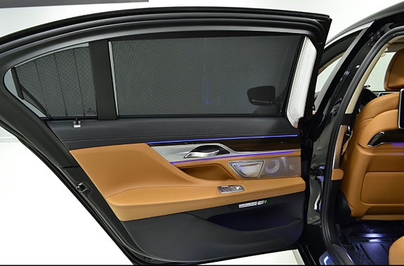 BMW 740Le 9 of 30