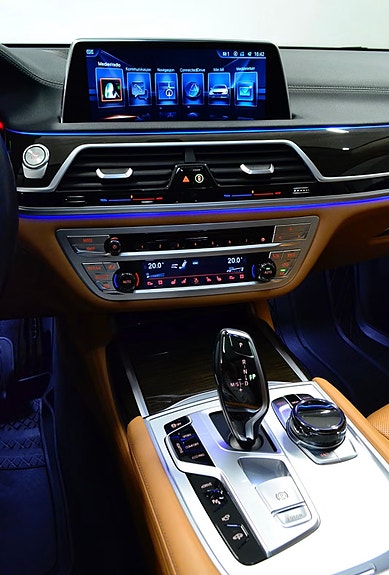 BMW 740Le 22 of 30