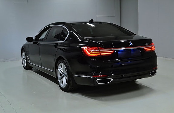 BMW 740Le 6 of 30