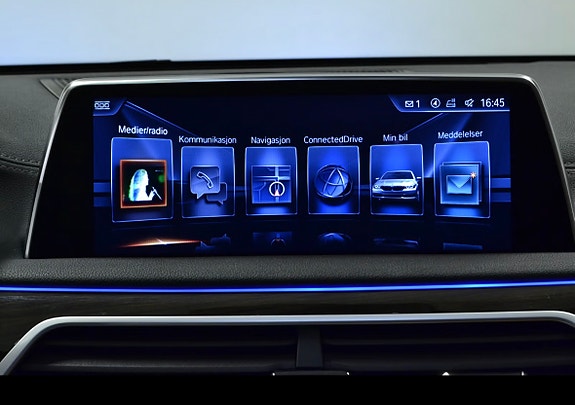 BMW 740Le 25 of 30