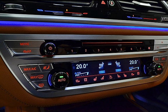 BMW 740Le 23 of 30