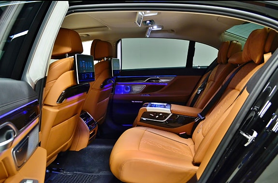 BMW 740Le 12 of 30